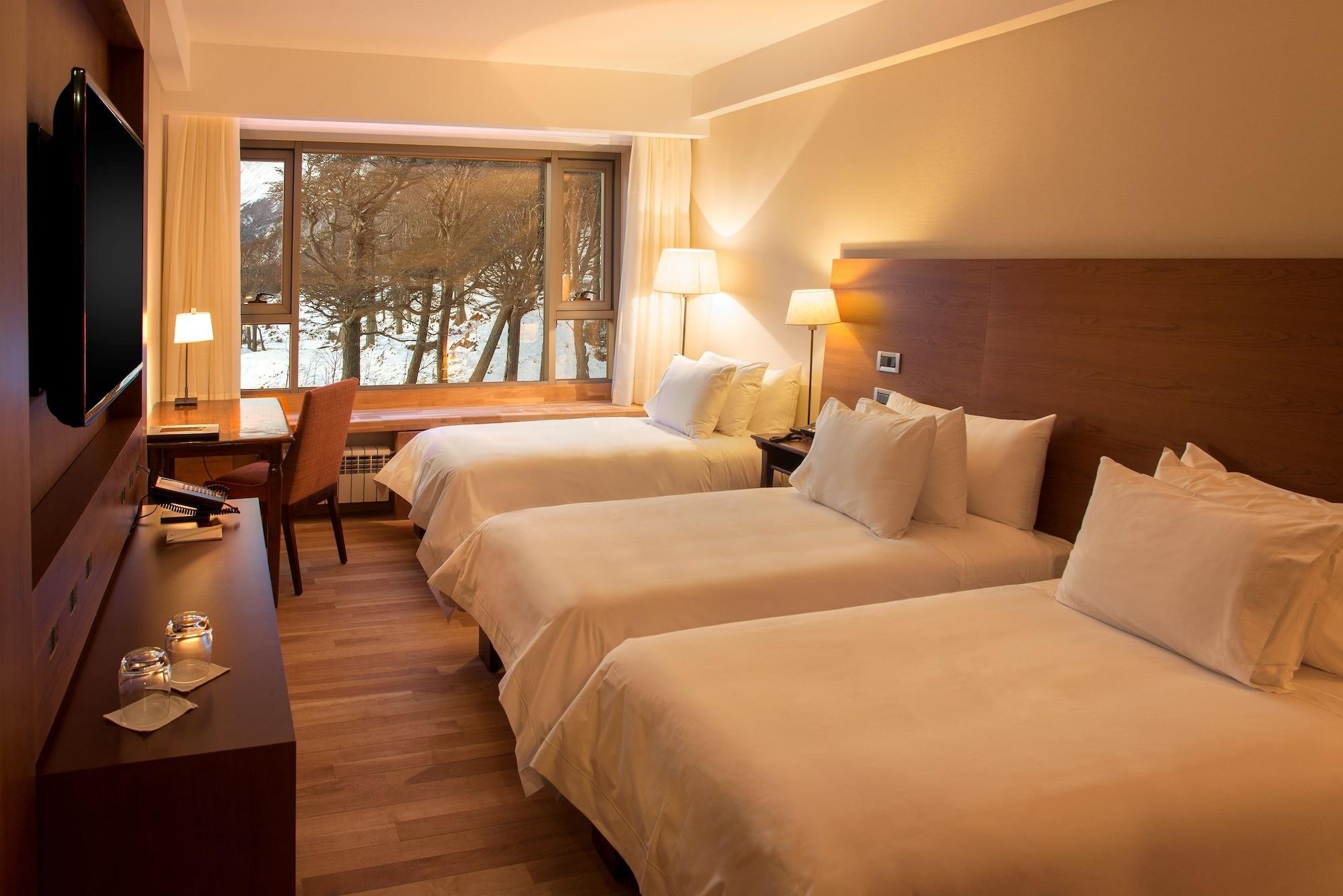 Arakur Ushuaia Resort & Spa ภายนอก รูปภาพ A room at the Hotel Nobile
