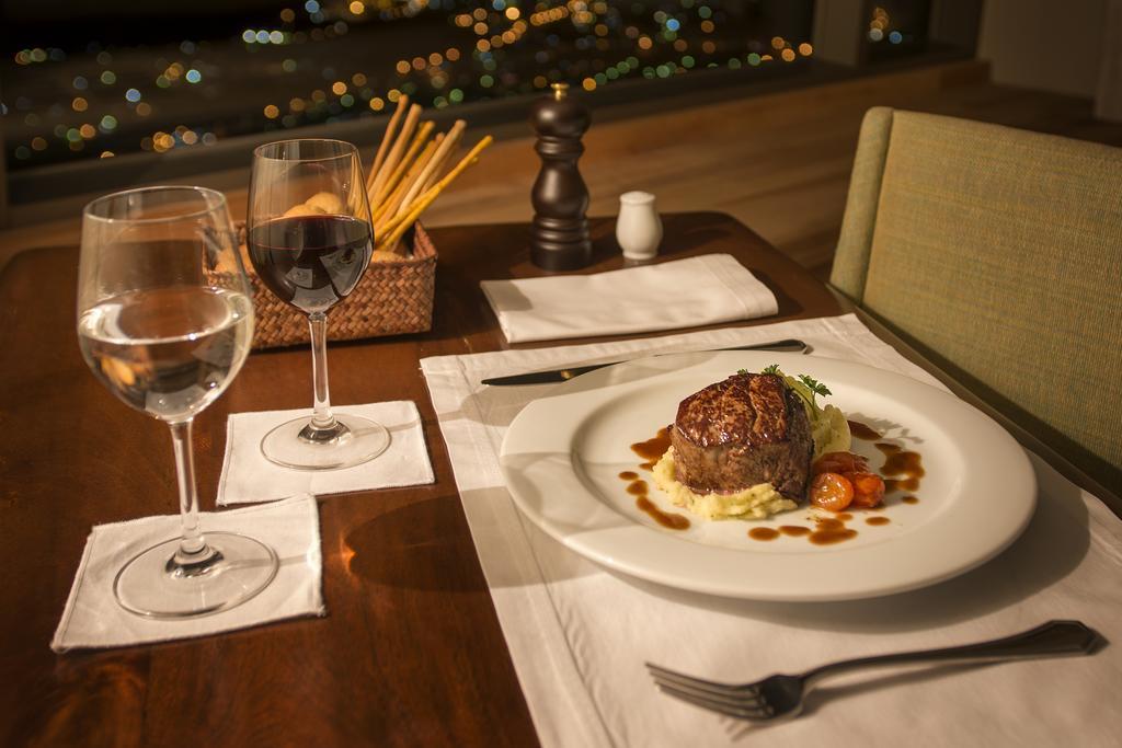 Arakur Ushuaia Resort & Spa ภายนอก รูปภาพ A steak prepared in the French style